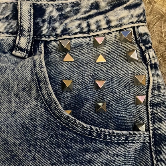 Stylish Jean shorts - Picture 2 of 5